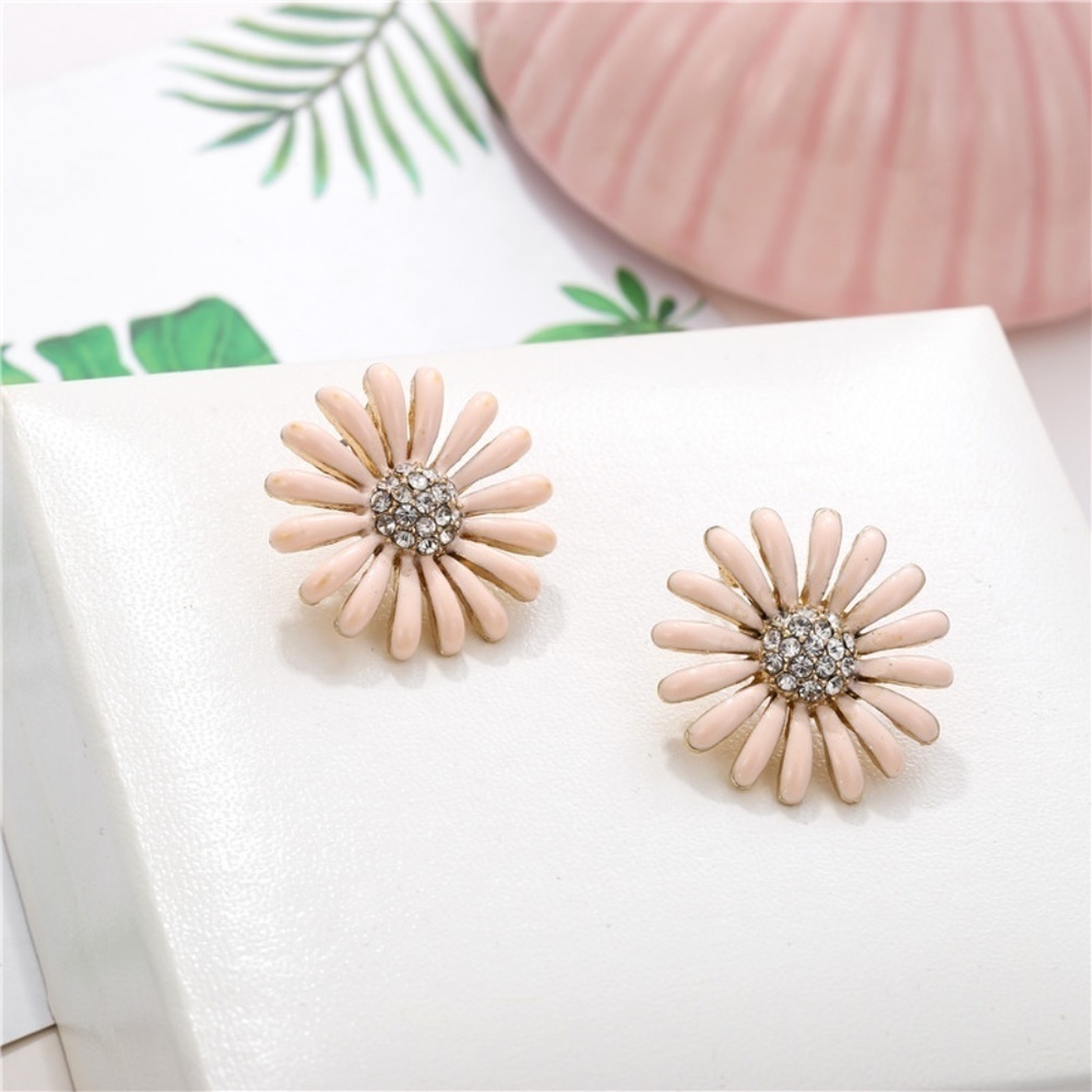 *JACQUELYN* Pink x Rhinestone Flower Stud Earrings - Picture 4 of 6